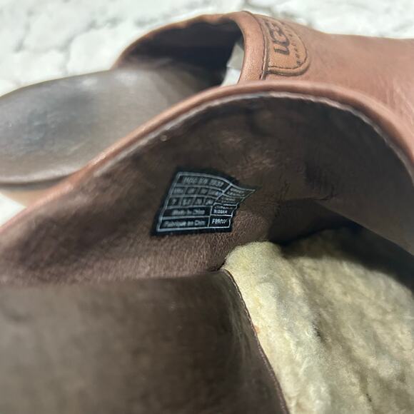 UGG Australia Brown Leather Shearling-Lined Clog Mules Women’s Size 7 - Picture 4 of 5